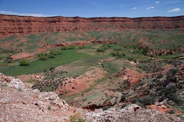 Photograph of red cliffs in the Powder River Basin, Wyoming