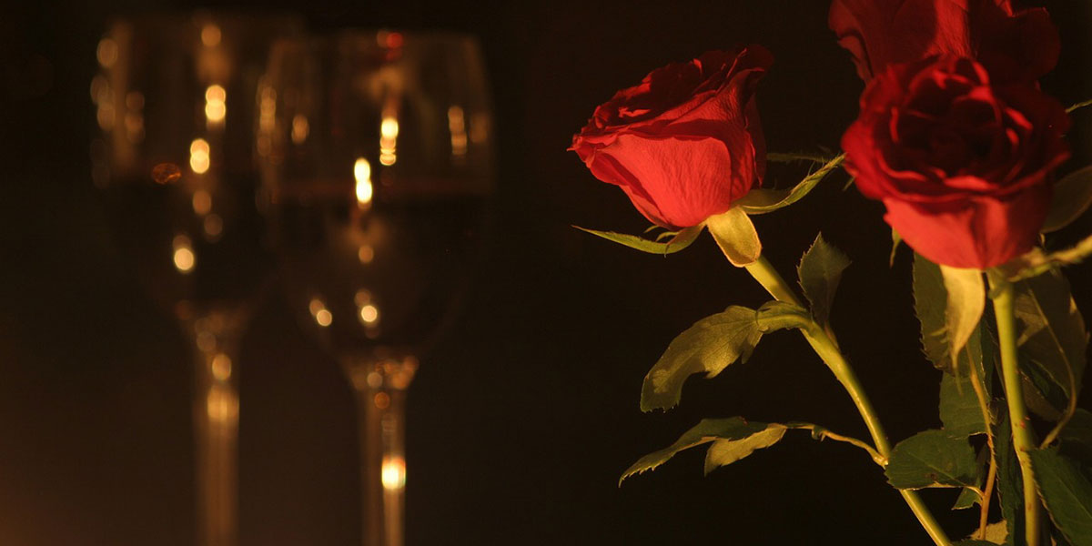 Photo of wine glasses and red roses