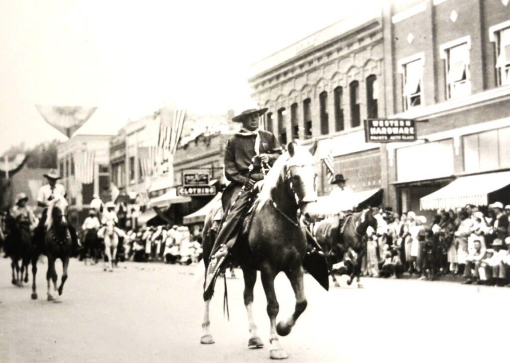 BOOTS, BRONCS & BRINTON! SHERIDAN-WYO-RODEO!